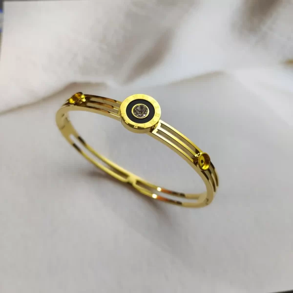 Elegant Gold Round Roman Anti-Tarnish Bracelet