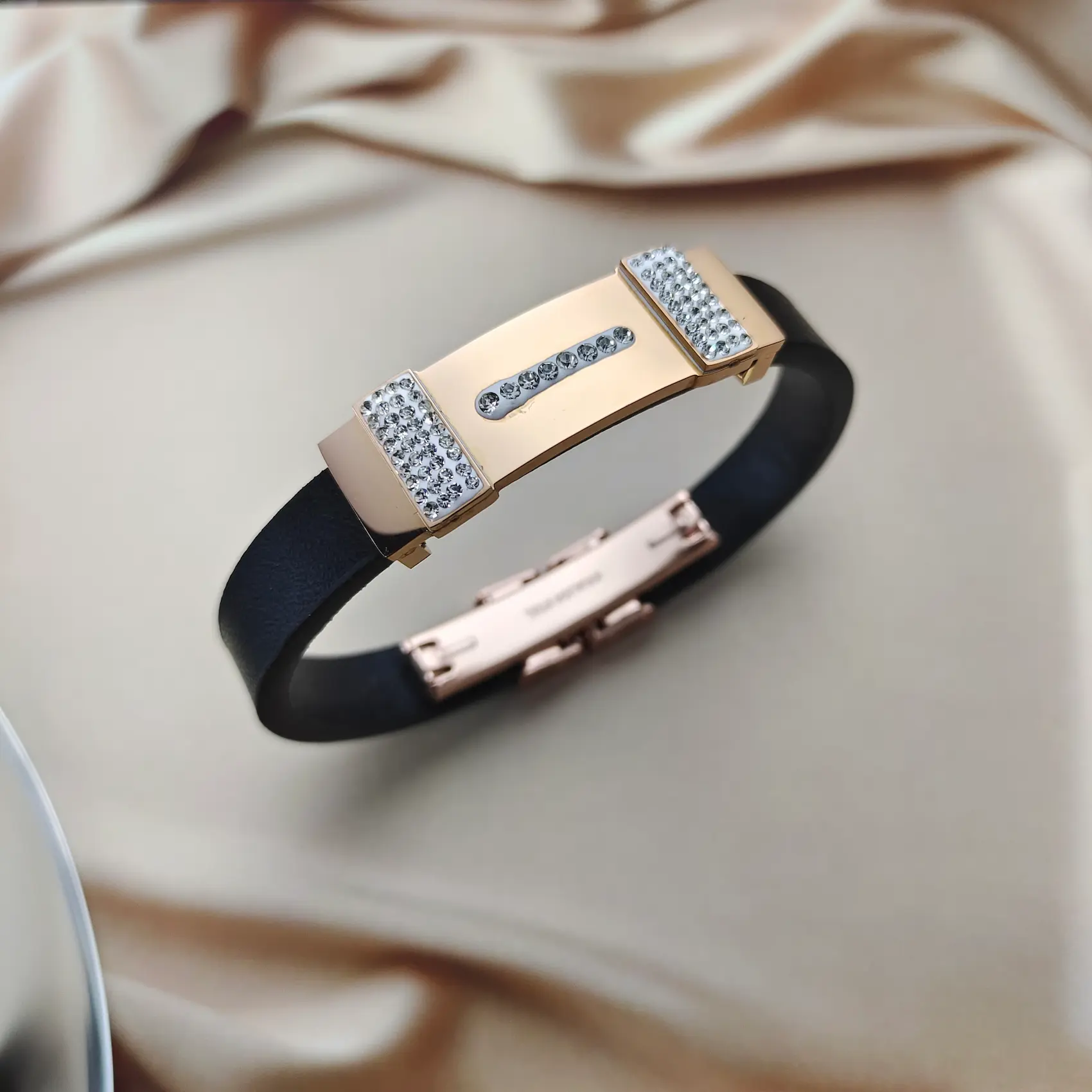 Cartier Love Bracelet replica with real gold and diamonds. : r/DesignerReps